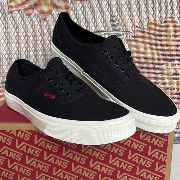 Vans WMNS Authentic
Secret Lover Black
VN000BW5BLK
Sneakers - Picture 10 of 16